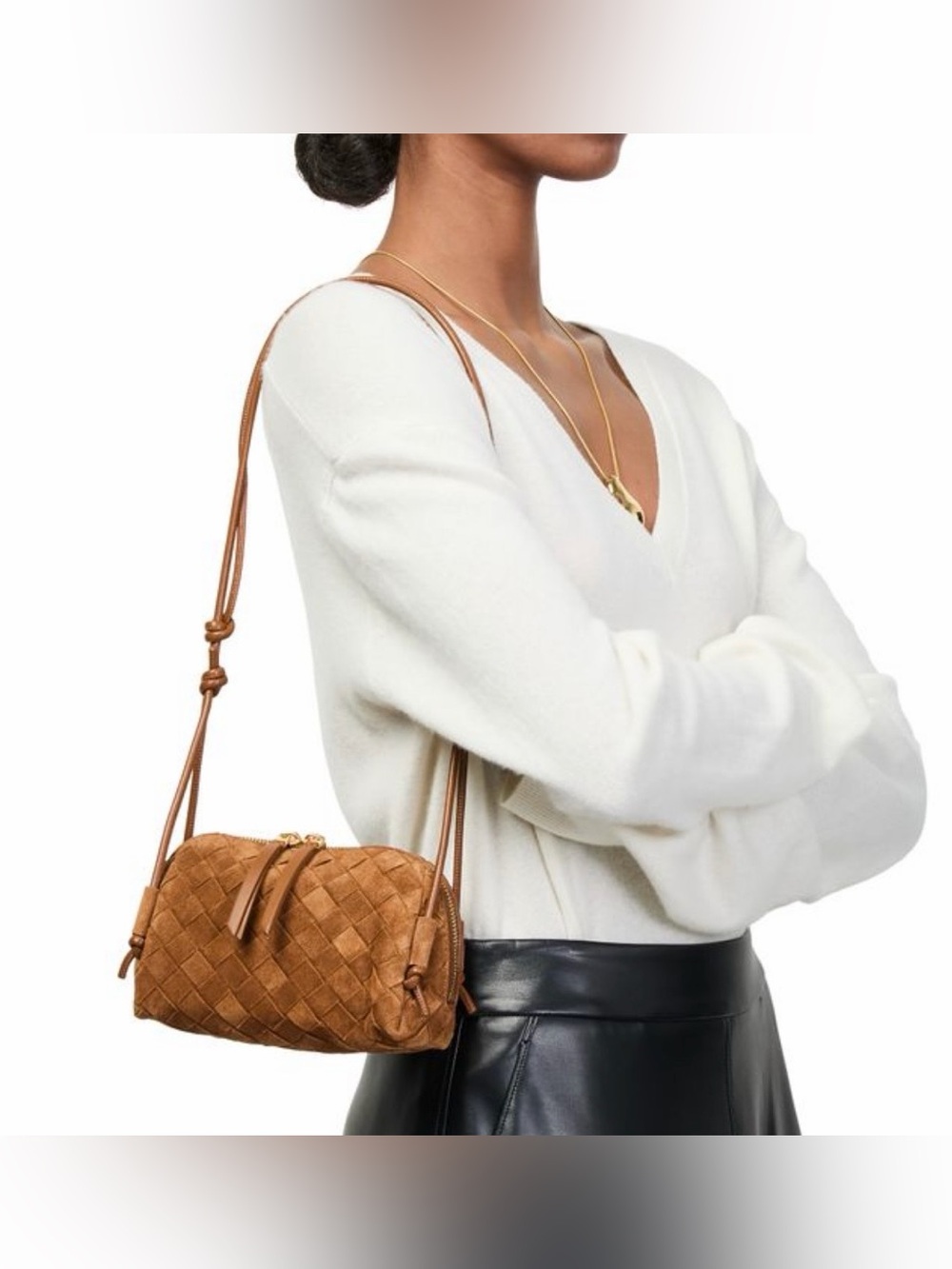 BOTTEGA VENETA Concert Intrecciato suede leather crossbody bag pouch - Picture 2 of 8